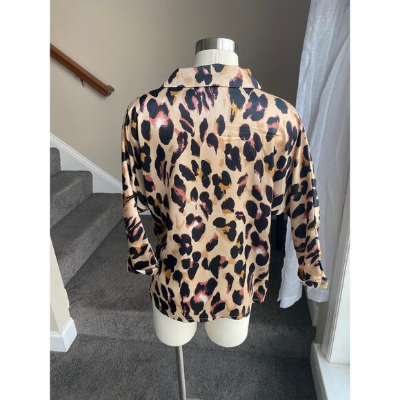 Nasty Gal leopard print button down, size XS - Picture 5 of 10